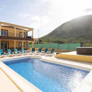 https://villa-esclusiva-con-piscina-a-los-cristianos.in-canary-islands.com